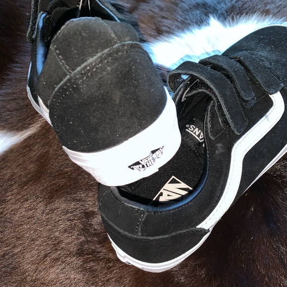 VANS - Picture 3 of 4